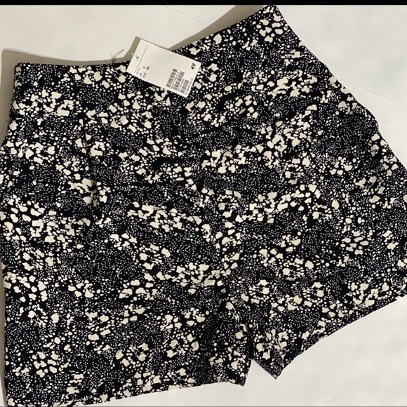 H&M Black And White Printed Tailored Shorts 4 NWT - Picture 3 of 8